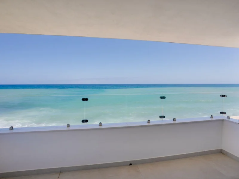 3 Bedroom Private Villa with Terrace for Sale in Estepona