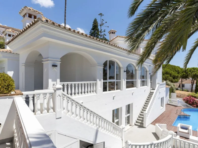 5 Bedroom Private Villa for Sale in Elviria, Marbella