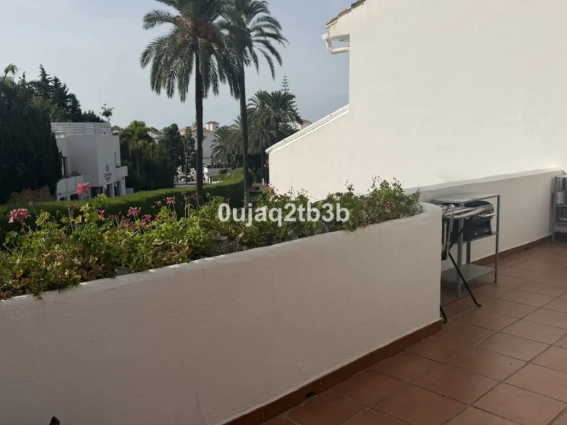 2 Bedroom Apartment with Terrace for Sale in Nueva Andalucía, Marbella
