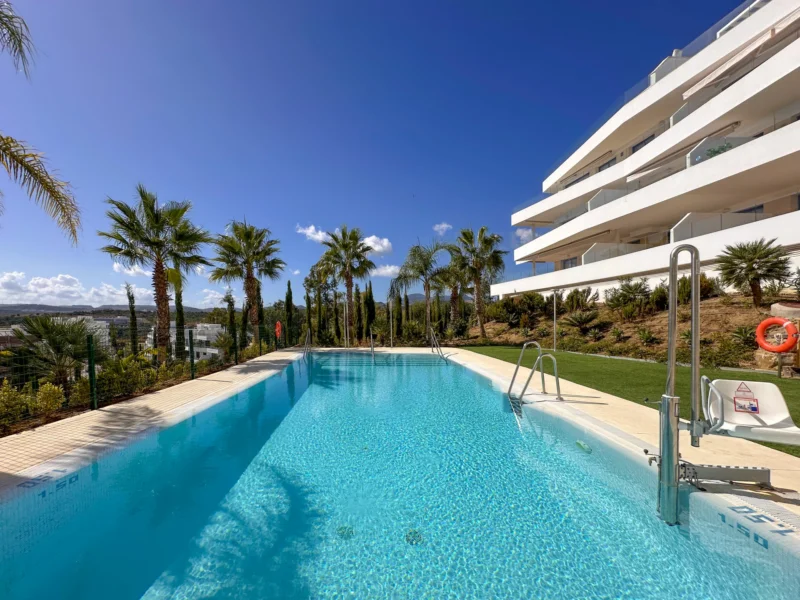 3 Bedroom Apartment with Terrace for Sale in Estepona