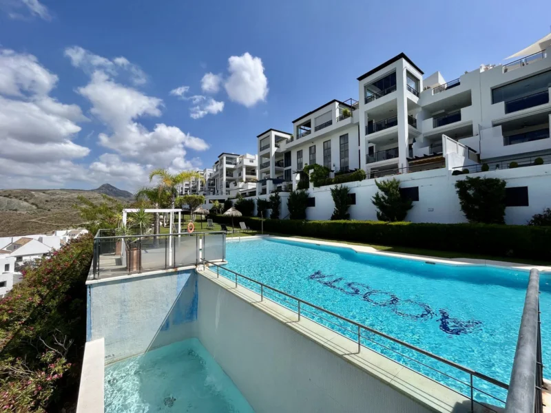 Furnished 2 Bedroom Apartment with Terrace for Rent in Los Flamingos, Benahavís