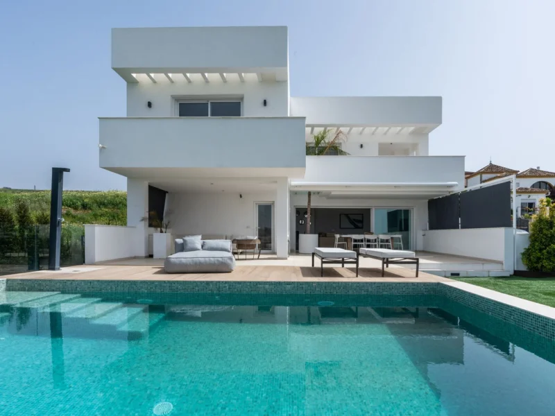 3 Bedroom Private Villa for Sale in Estepona