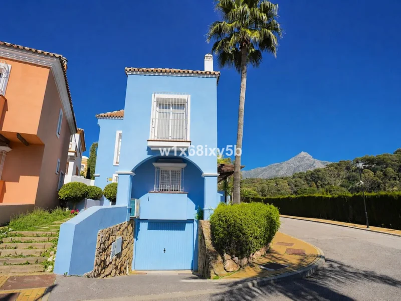 2 Bedroom Private Villa with Terrace for Sale in Aloha, Nueva Andalucía, Marbella