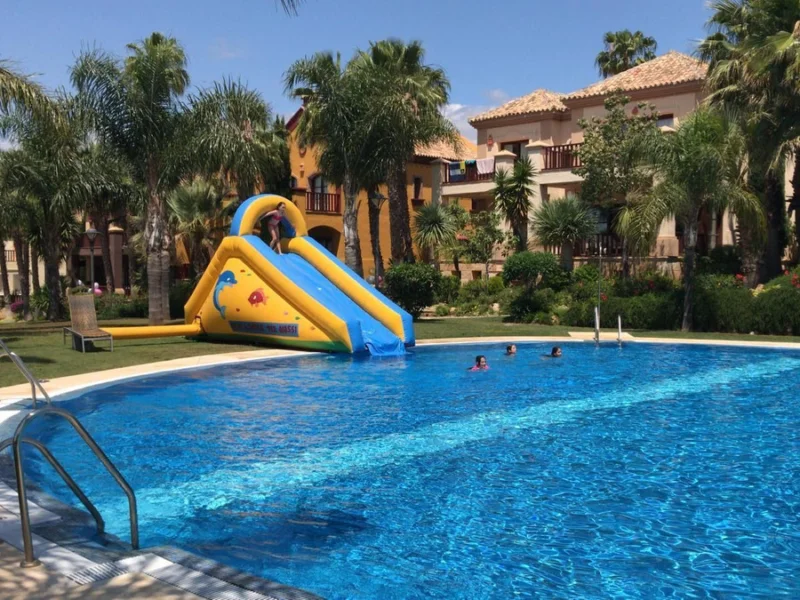 6 Bedroom Private Villa with Terrace for Sale in Milla de Oro, Marbella