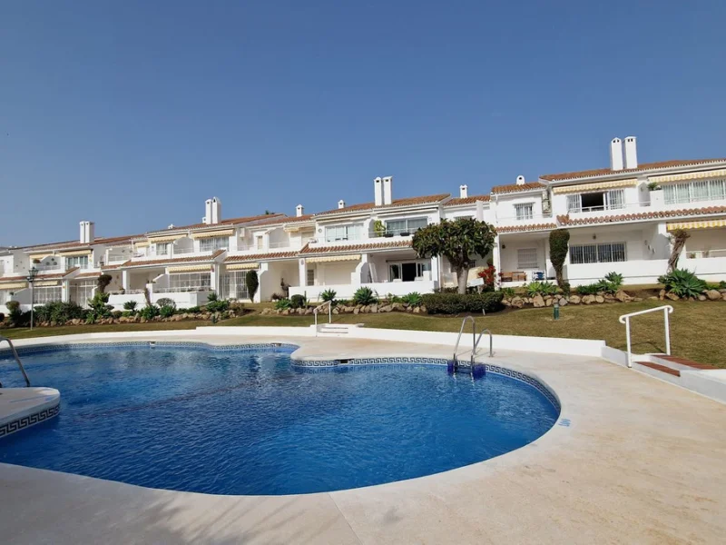 2 Bedroom Apartment with Terrace for Sale in Nueva Milla de Oro, Estepona