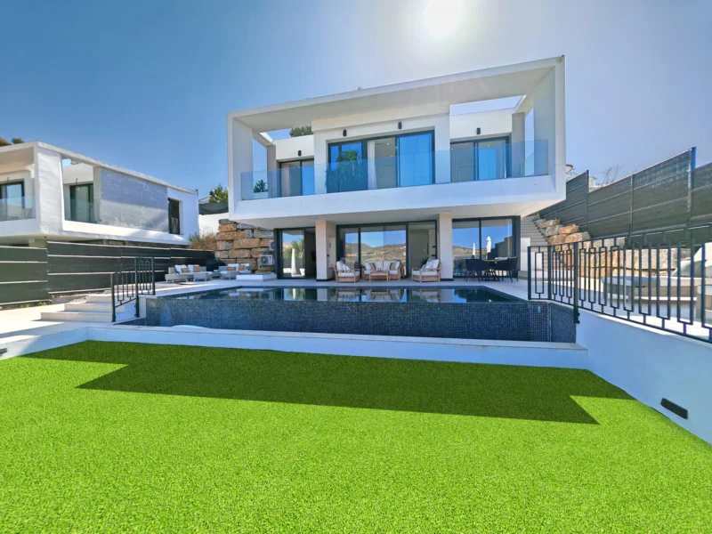 4 Bedroom Private Villa for Sale in Estepona
