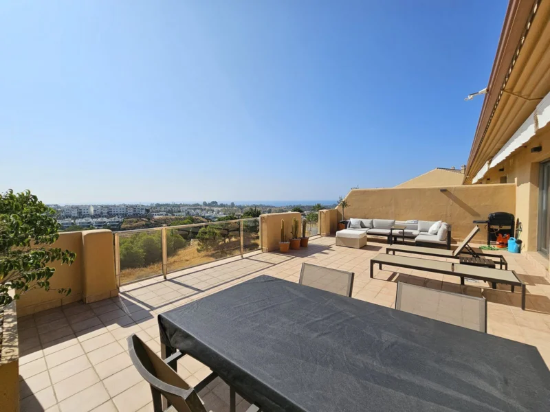 2 Bedroom Apartment with Terrace for Sale in Selwo, Nueva Milla de Oro, Estepona