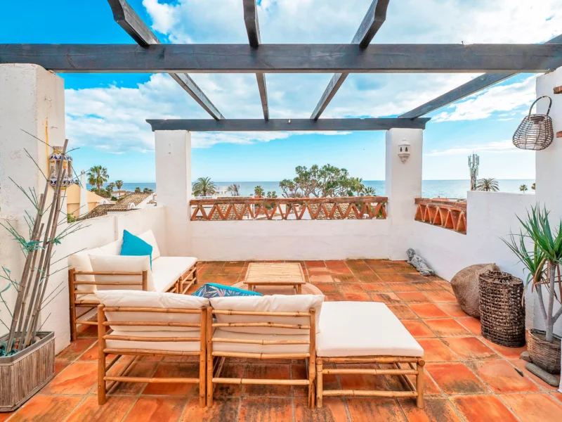 3 Bedroom Private Villa with Terrace for Sale in Urbanización Costabella, Costabella, Marbella