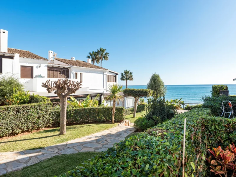 2 Bedroom Private Villa for Sale in Estepona