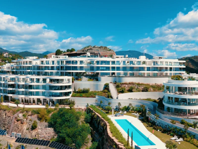 3 Bedroom Apartment with Terrace for Sale in Benahavís