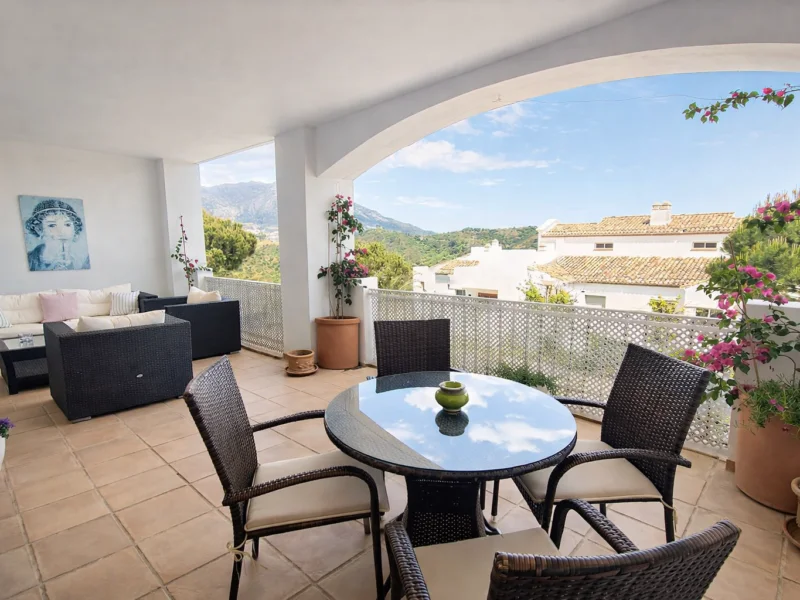 Furnished 2 Bedroom Apartment for Rent in Altos de la Quinta, La Quinta, Benahavís