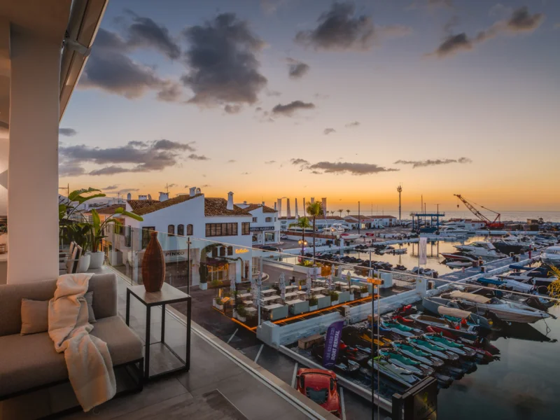 4 Bedroom Apartment for Sale in Puerto Banús, Marbella