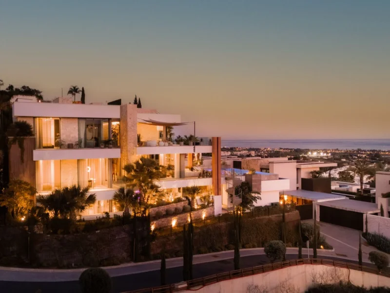 6 Bedroom Private Villa with Terrace for Sale in Benahavís