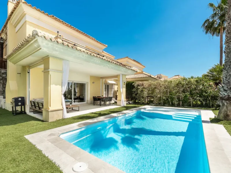 4 Bedroom Private Villa for Sale in Marbella