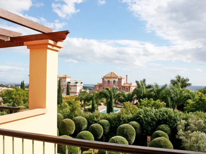 3 Bedroom Apartment with Terrace for Sale in Los Flamingos, Benahavís