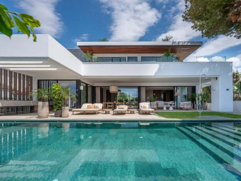 6 Bedroom Private Villa for Sale in Marbesa, Marbella