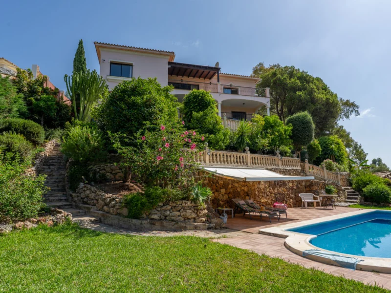 8 Bedroom Private Villa for Sale in Benahavís