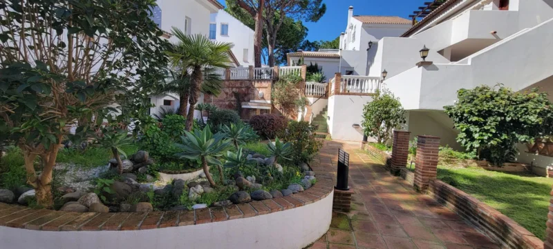 2 Bedroom Apartment with Terrace for Sale in Puerto Banús, Marbella