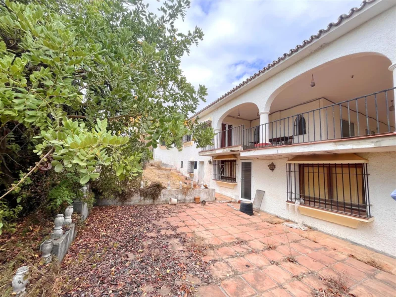 6 Bedroom Private Villa for Sale in Marbella