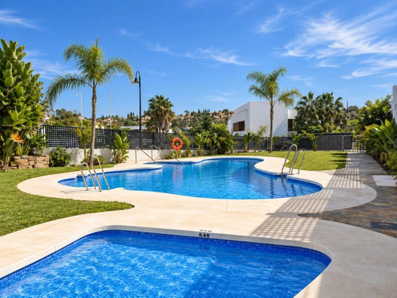 3 Bedroom Private Villa with Terrace for Sale in Estepona