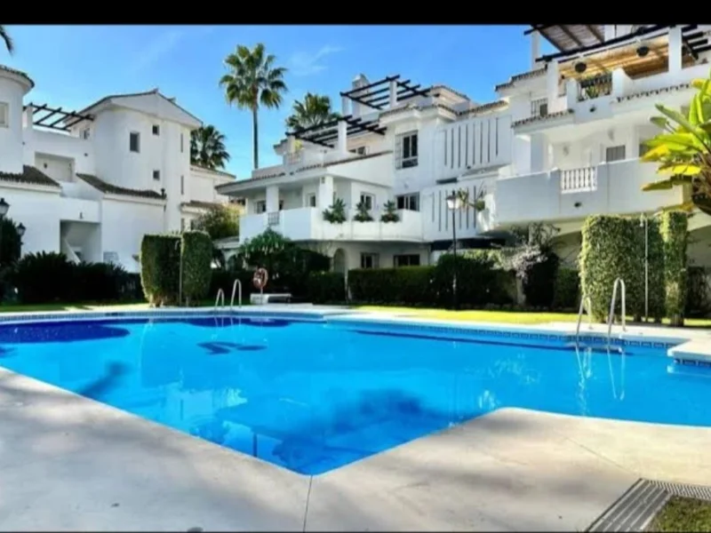 4 Bedroom Private Villa for Rent in Puerto Banús, Marbella
