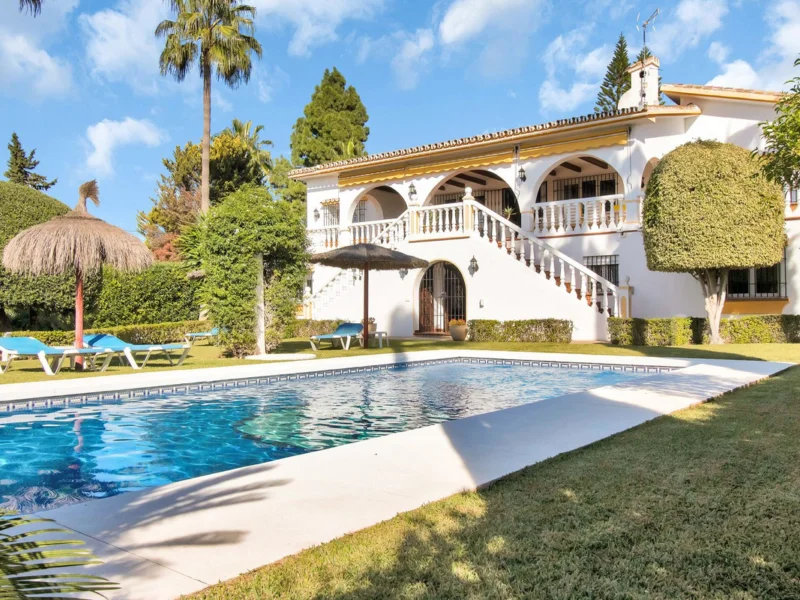 4 Bedroom Private Villa for Sale in San Pedro de Alcántara