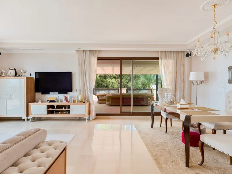 2 Bedroom Apartment with Terrace for Sale in Nueva Andalucía, Marbella