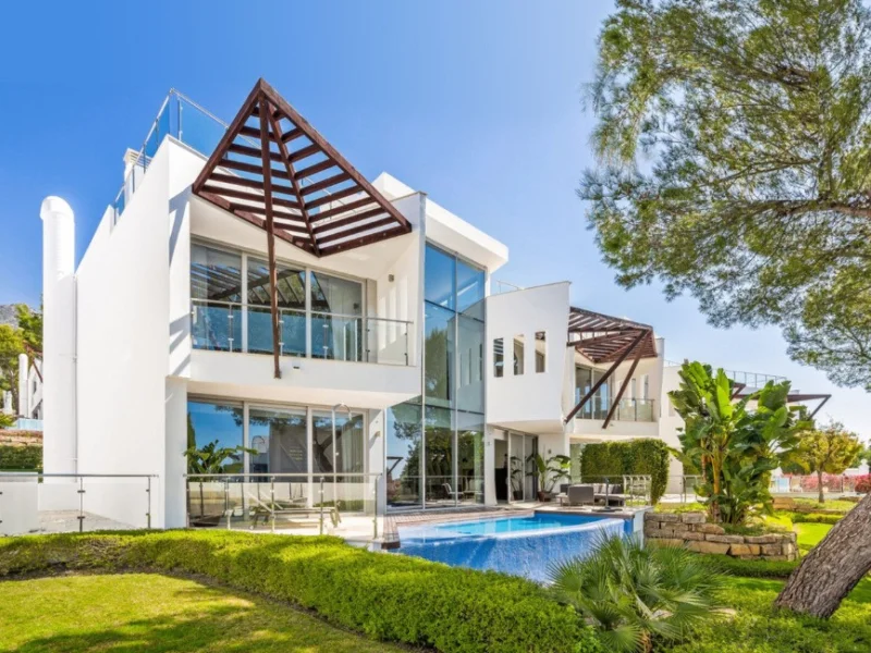 5 Bedroom Private Villa for Sale in Marbella