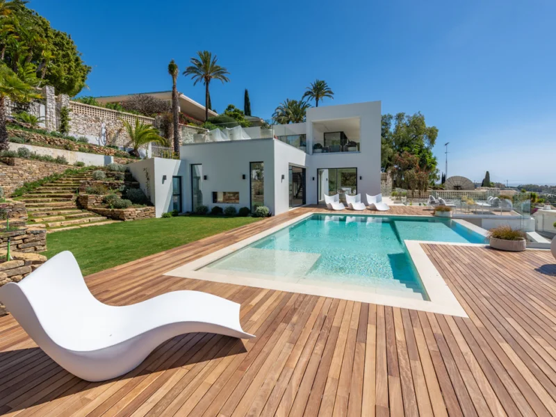 5 Bedroom Private Villa for Sale in Río Real, Marbella
