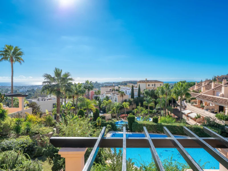 4 Bedroom Apartment for Sale in Nueva Andalucía, Marbella