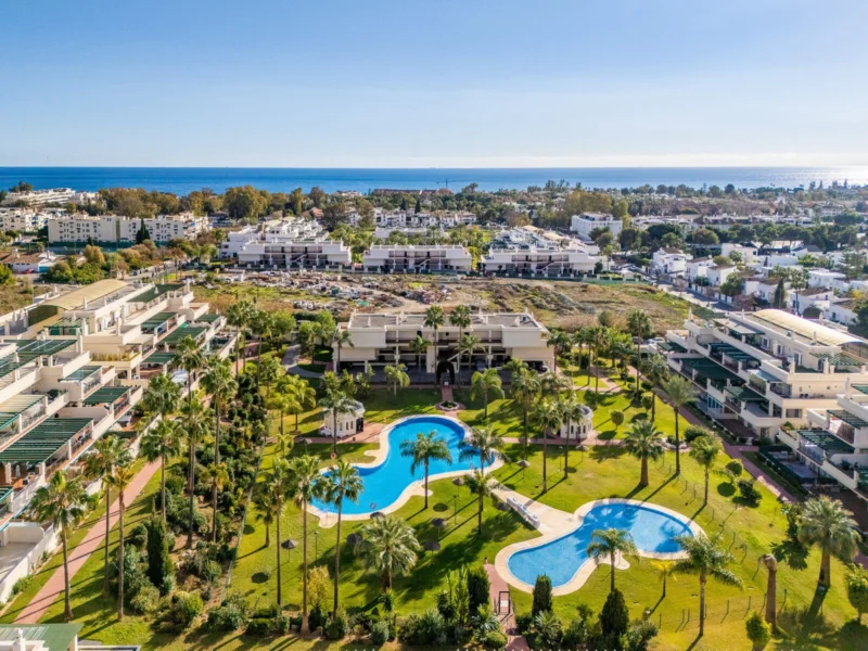 Furnished 2 Bedroom Apartment with Terrace for Rent in Nueva Andalucía, Marbella
