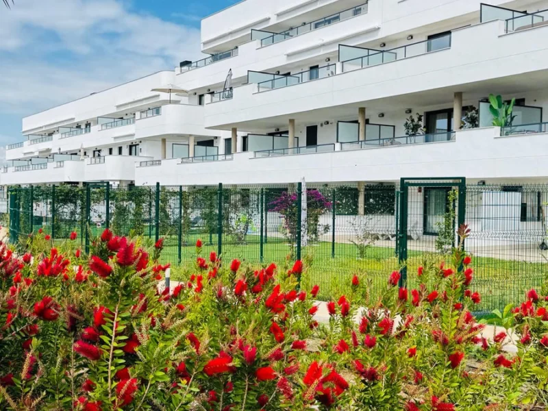 2 Bedroom Apartment with Terrace for Rent in Selwo, Nueva Milla de Oro, Estepona