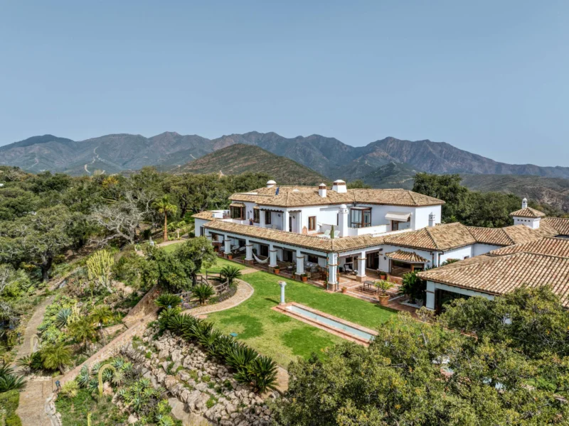 7 Bedroom Apartment for Sale in La Mairena, Marbella