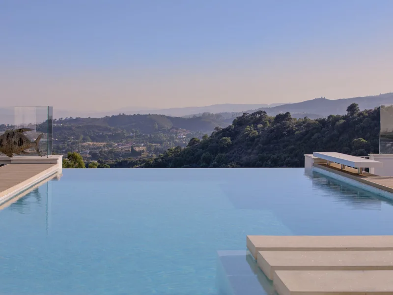5 Bedroom Private Villa with Terrace for Sale in Nueva Milla de Oro, Estepona