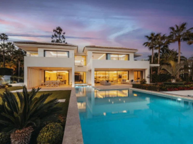 6 Bedroom Private Villa with Terrace for Sale in Nueva Andalucía, Marbella