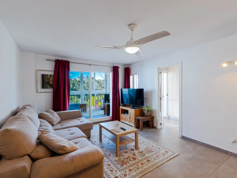 3 Bedroom Private Villa with Terrace for Sale in Estepona