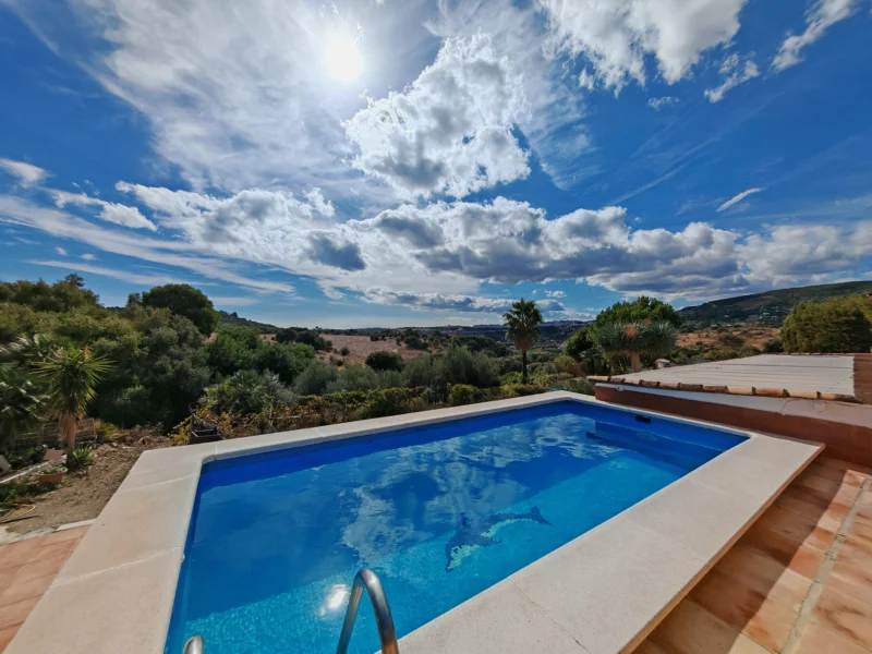 3 Bedroom Apartment for Sale in Estepona