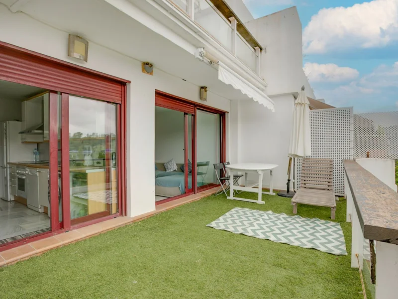 2 Bedroom Apartment with Terrace for Sale in Benahavís