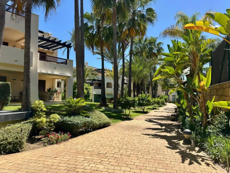 3 Bedroom Apartment with Terrace for Sale in Nueva Andalucía, Marbella