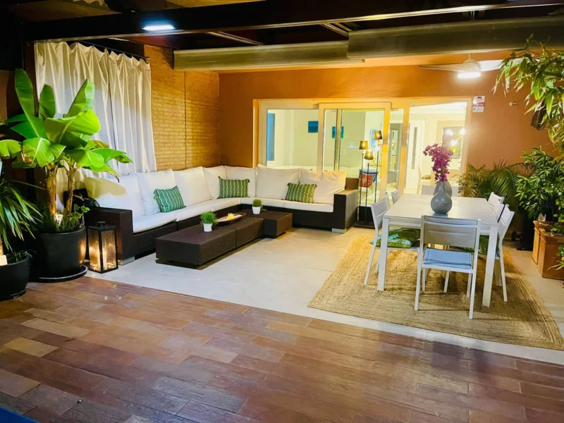 5 Bedroom Private Villa with Terrace for Sale in Los Monteros, Marbella