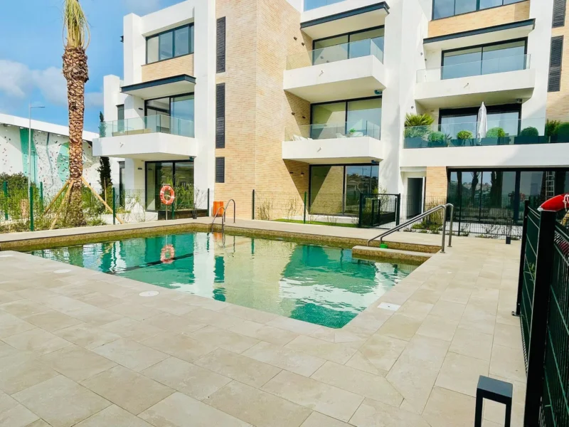 2 Bedroom Apartment with Terrace for Sale in Estepona