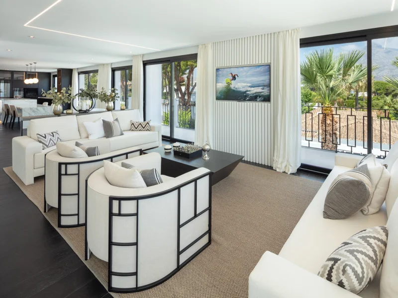 5 Bedroom Private Villa with Terrace for Sale in Nueva Andalucía, Marbella