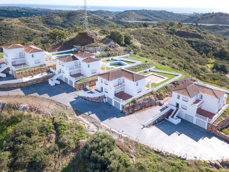 4 Bedroom Private Villa with Terrace for Sale in Estepona