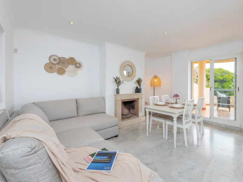 Furnished 2 Bedroom Apartment for Rent in Señorio de Aloha, Nueva Andalucía, Marbella