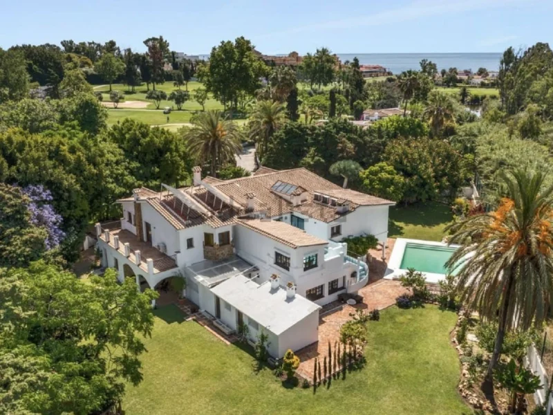 4 Bedroom Private Villa for Sale in San Pedro de Alcántara