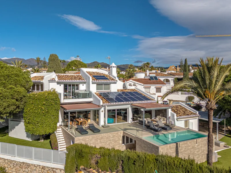 5 Bedroom Private Villa for Sale in Marbella