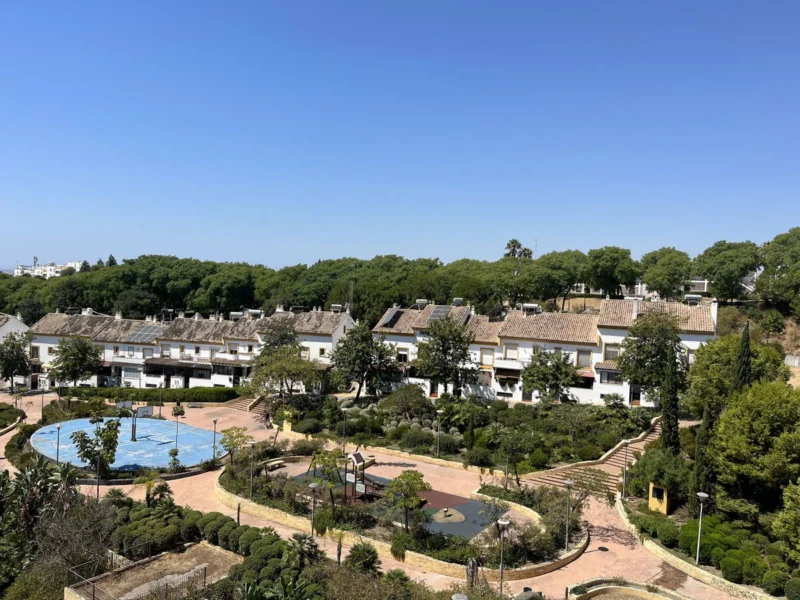 3 Bedroom Apartment with Terrace for Sale in Estepona