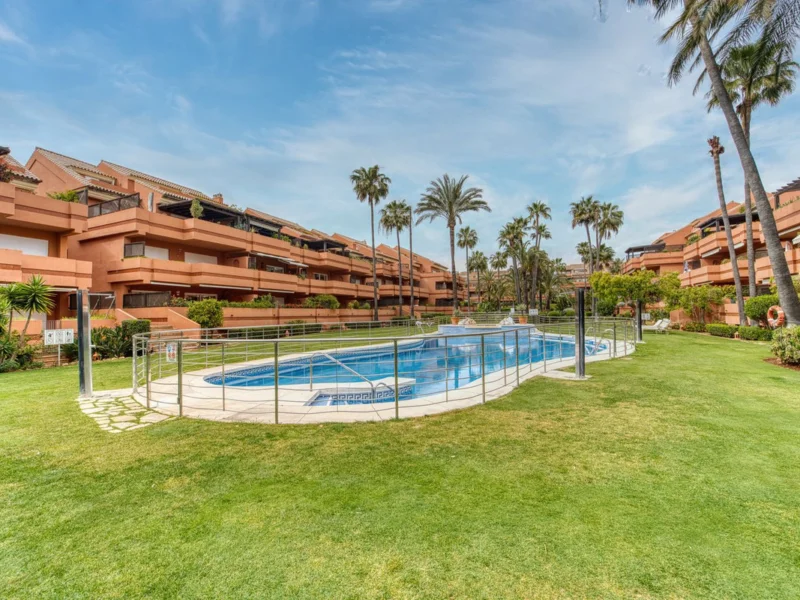 2 Bedroom Apartment with Terrace for Sale in Marbella
