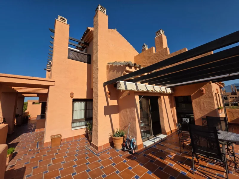 4 Bedroom Apartment with Terrace for Sale in Hacienda del Sol, Nueva Milla de Oro, Estepona