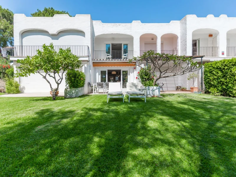 2 Bedroom Private Villa for Sale in Nueva Andalucía, Marbella